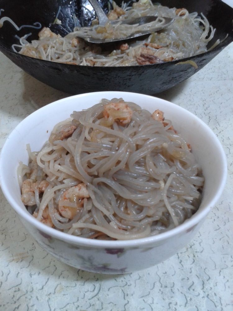 虾仁葫芦炒黑粉丝步骤8