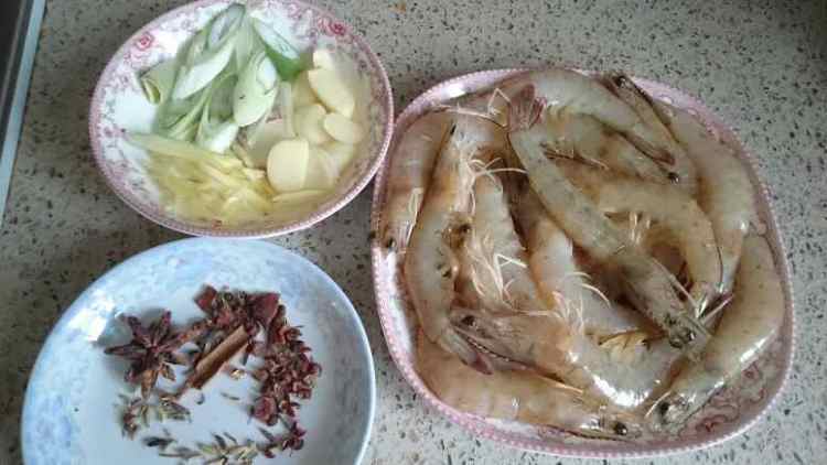 吮指虾步骤1