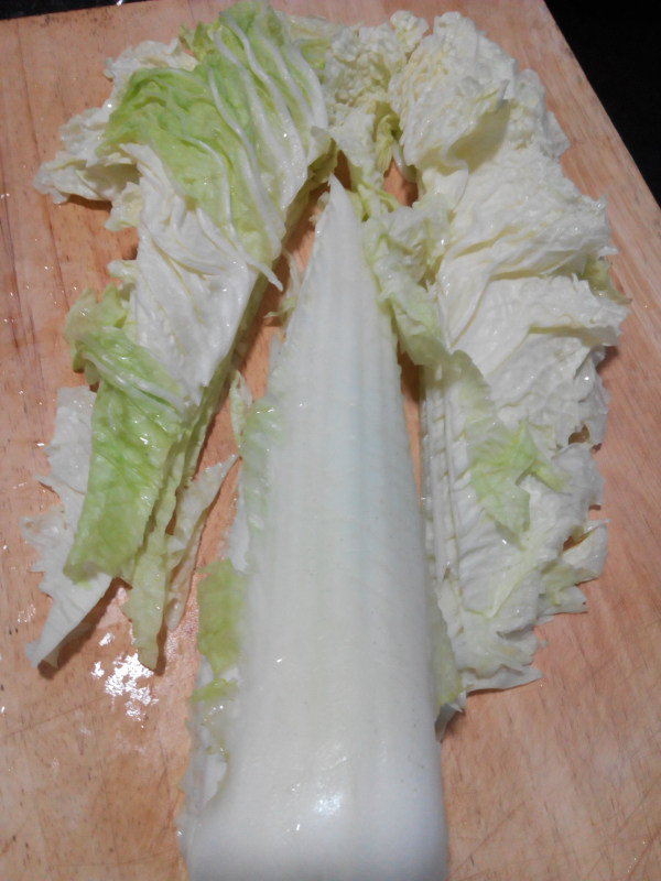 白菜炒炸虾仁步骤2