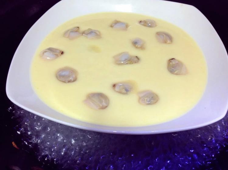 蛤蜊肉蒸蛋步骤11