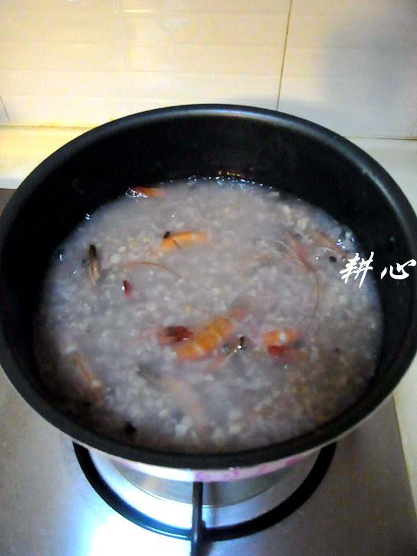 鲜虾十八谷粥步骤5