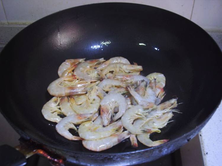 蒜味糖醋虾步骤4