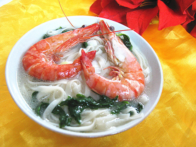芹香鲜虾汤面步骤8