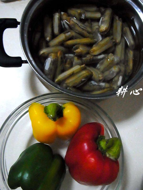 三色椒炒蛏子肉步骤1