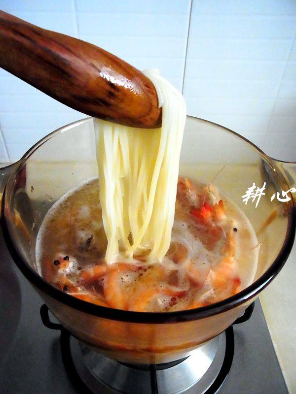 鲜虾意粉汤步骤9