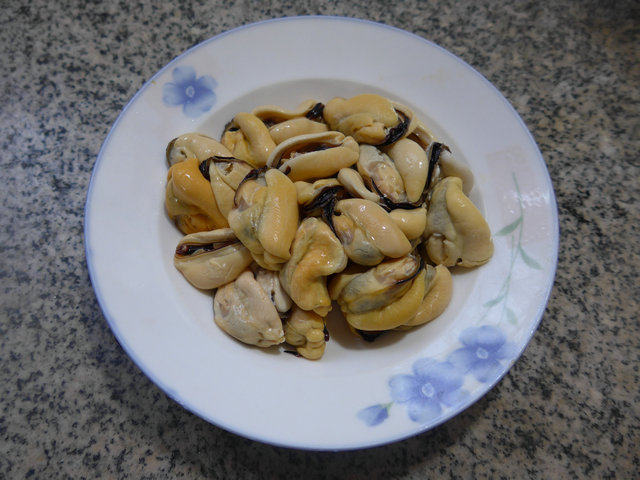 韭菜茭白炒淡菜步骤2