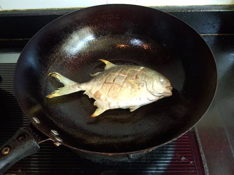 海鲜酱烧金鲳鱼步骤5