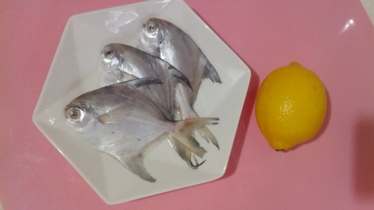清蒸柠香小白鲳步骤1