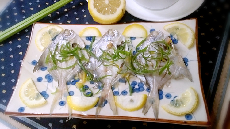 清蒸柠香小白鲳步骤10