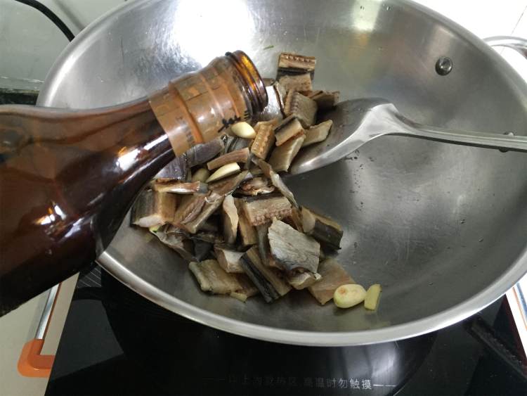 毛豆鳗鱼干步骤4