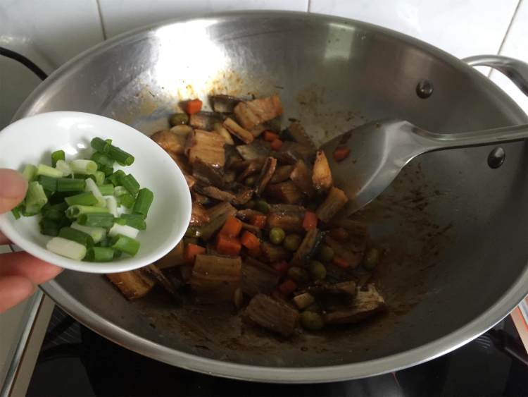 毛豆鳗鱼干步骤8