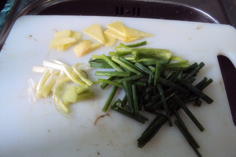 龙头鱼紫菜汤步骤1