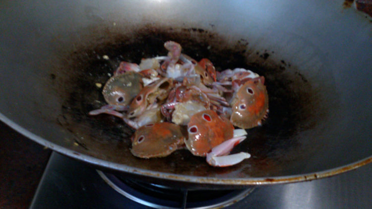 豆酱炒三眼蟹步骤6