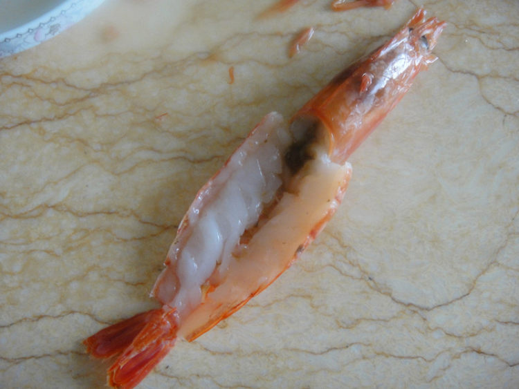 柠香蒜蓉蒸红虾步骤4