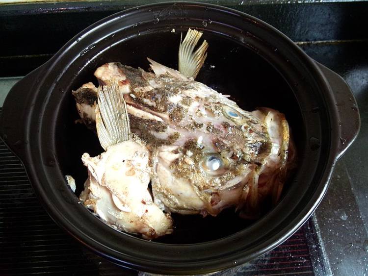 茄汁海鲈鱼头砂锅煲步骤4