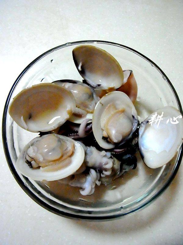 杂锦海鲜荞麦面步骤2