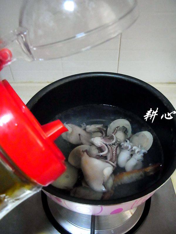 杂锦海鲜荞麦面步骤5