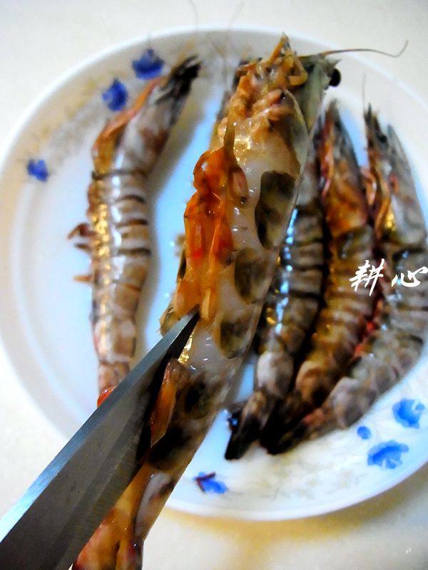 原味番茄汁炒九节虾步骤2