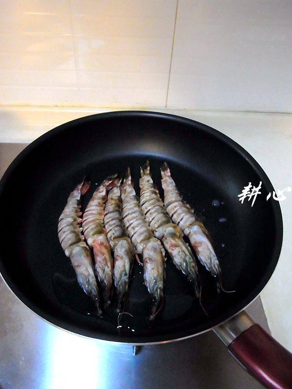 原味番茄汁炒九节虾步骤5