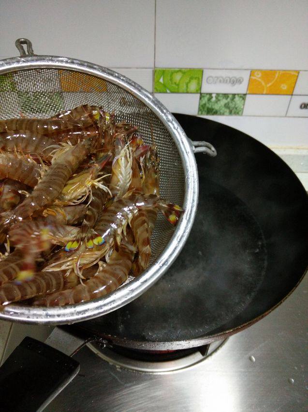 酒香醉虾步骤5