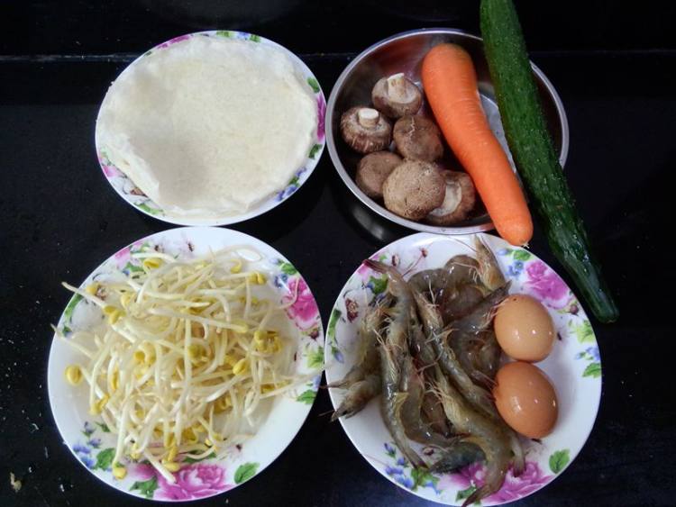 【手工美食】时蔬虾仁步骤1