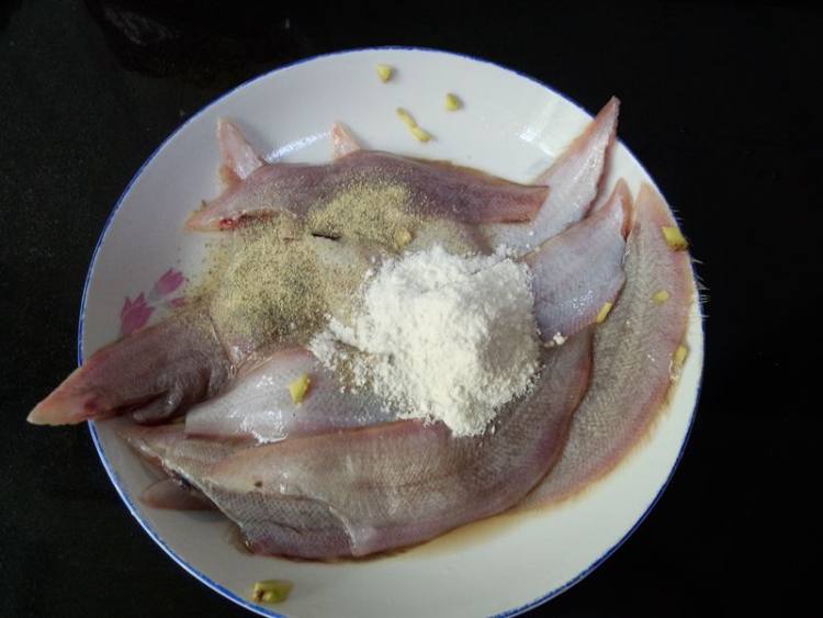 椒盐龙利鱼步骤3