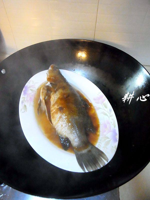 酸梅酱蒸海鱼步骤5