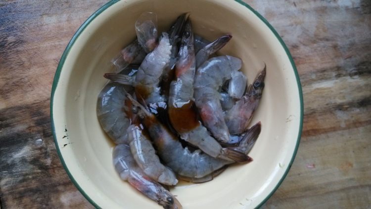 啤酒油焖大虾步骤3
