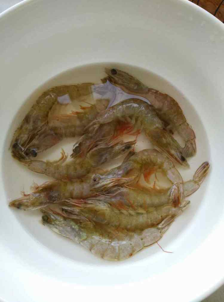 豆瓣酱焖虾步骤1