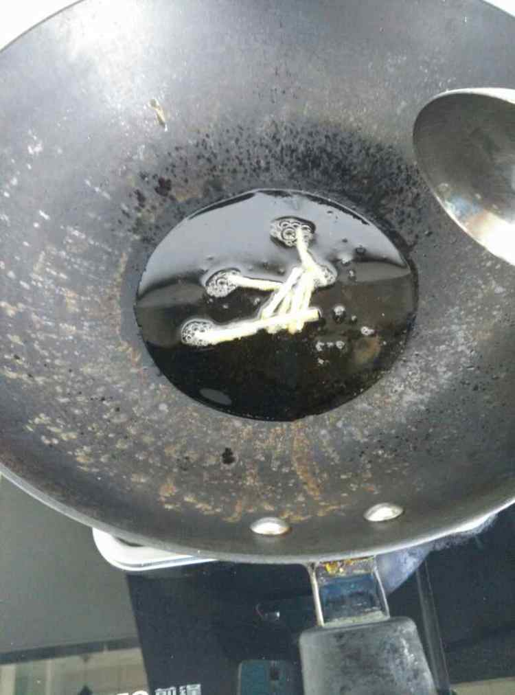 豆瓣酱焖虾步骤5