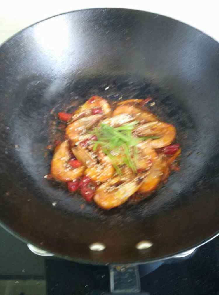 豆瓣酱焖虾步骤9
