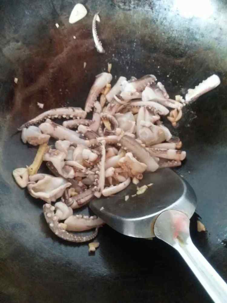 彩色三丝爆炒鱿鱼须步骤5