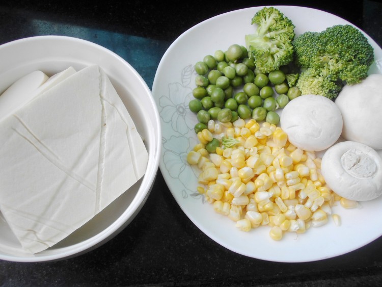笼蒸海鲜豆腐步骤2