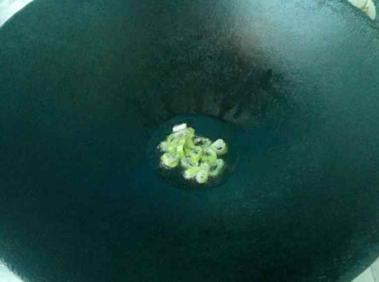 蚕豆米鸡蛋汤步骤4