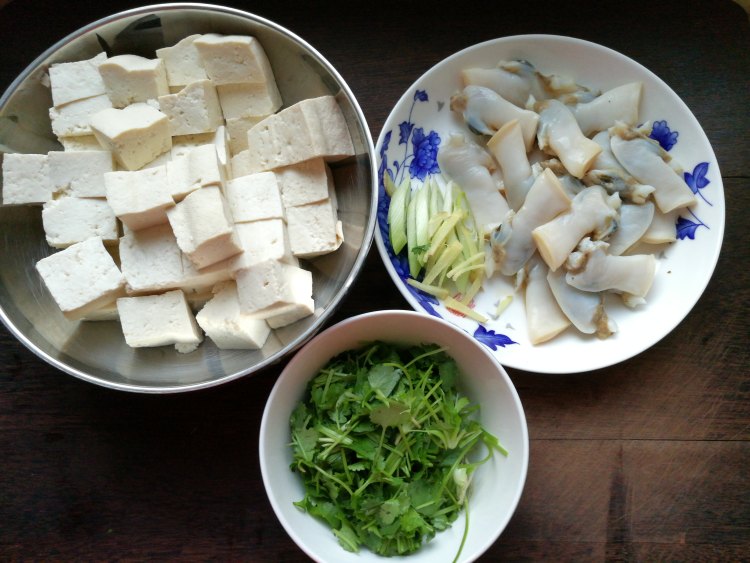 豆腐竹节蛏汤步骤1