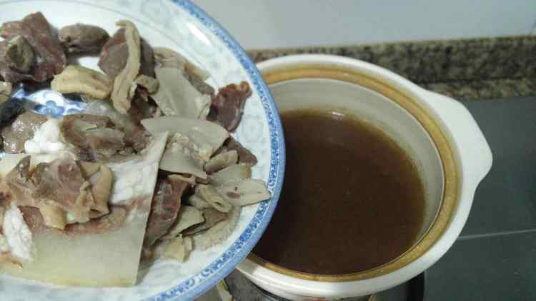萝卜牛杂汤步骤4