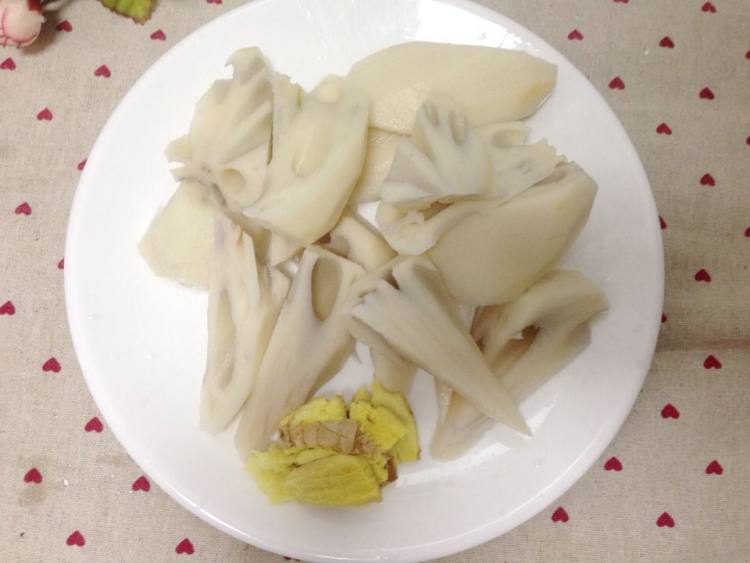 莲藕脊骨汤步骤4