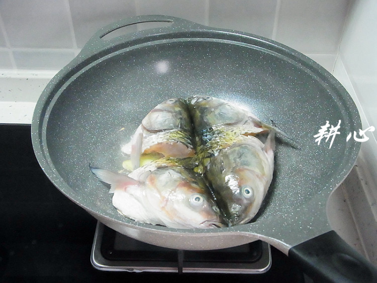 草头鱼头汤步骤8
