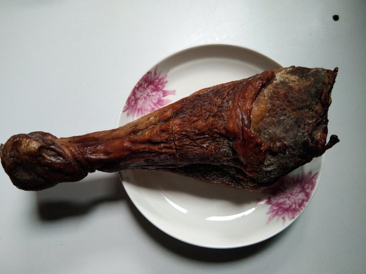 胡萝卜熏火鸡腿汤步骤1