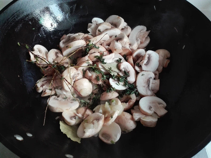 奶油蘑菇浓汤步骤4