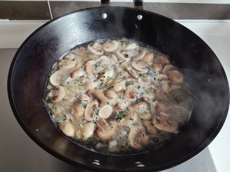 奶油蘑菇浓汤步骤6