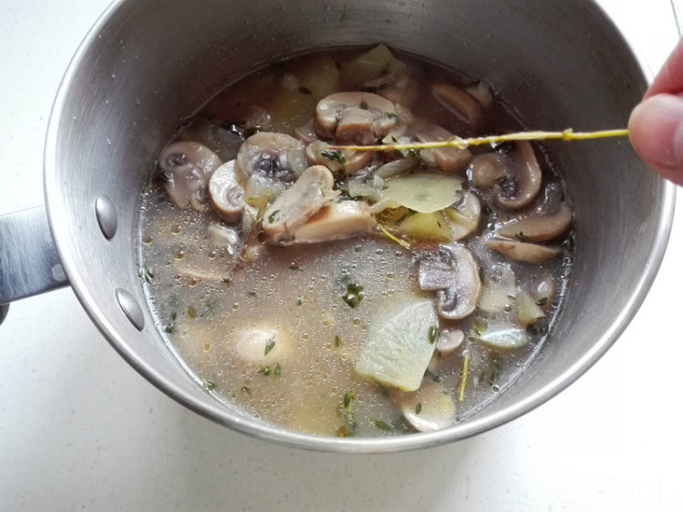奶油蘑菇浓汤步骤7