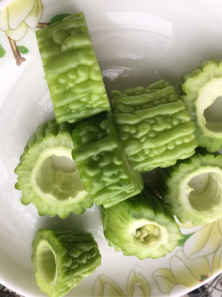 猪骨苦瓜黄豆汤步骤3
