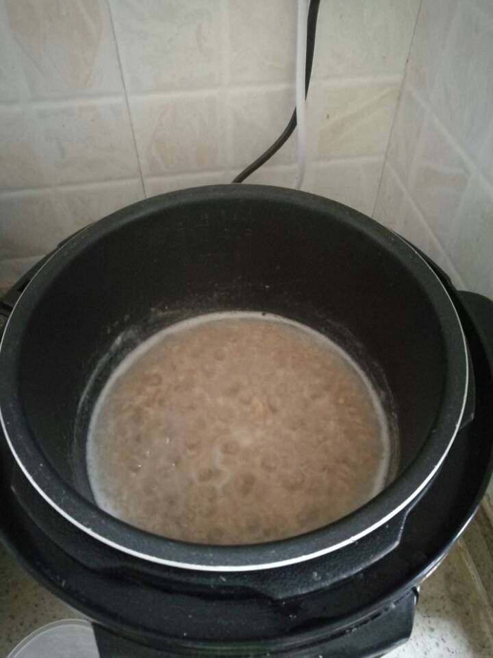 牛奶燕麦冻果干粥步骤3