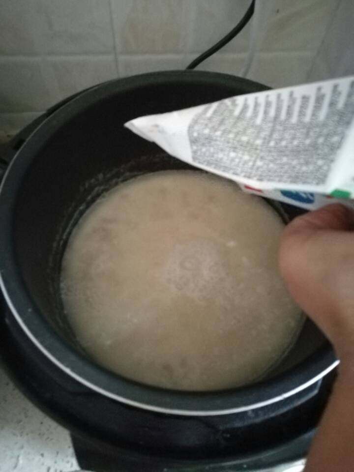 牛奶燕麦冻果干粥步骤4