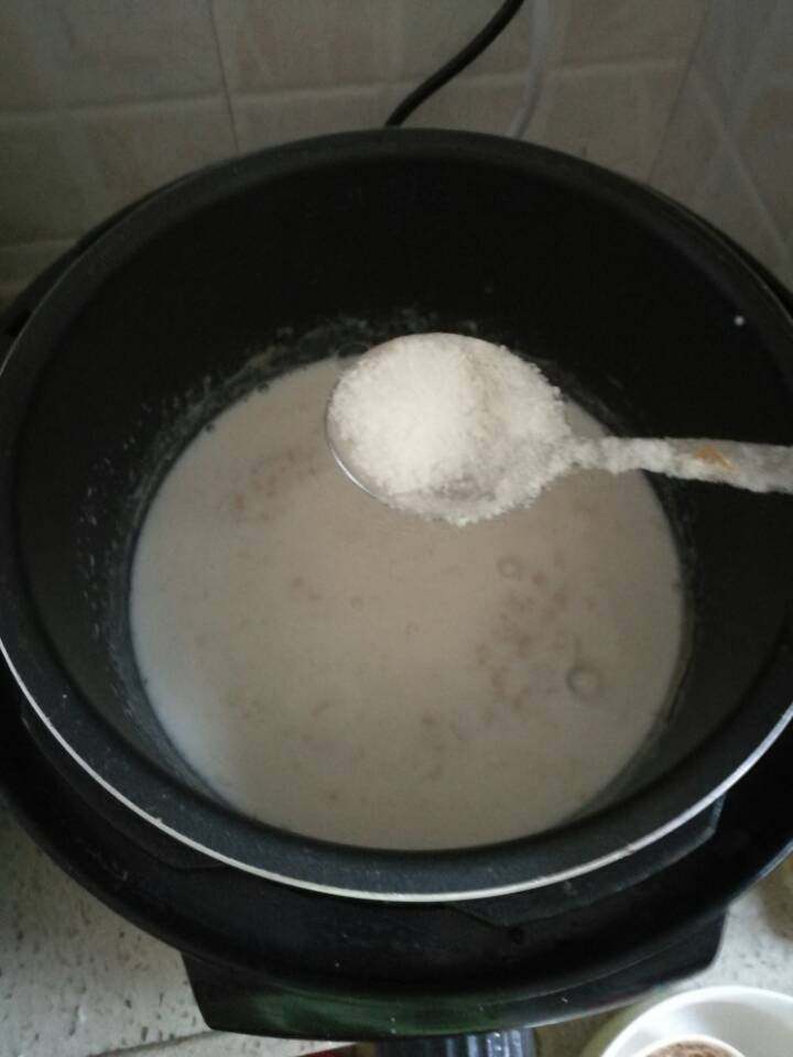 牛奶燕麦冻果干粥步骤5