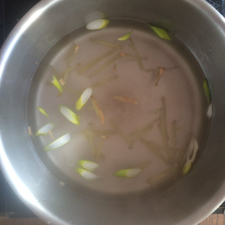 冬瓜丸子粉丝汤步骤2