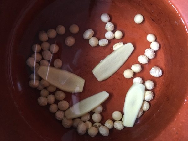 营养乌鸡煲步骤3