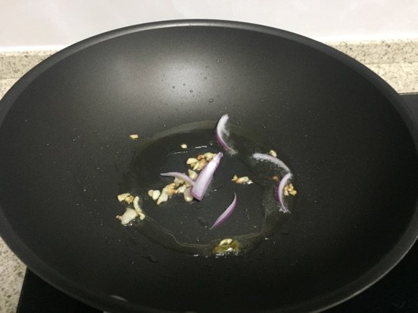 花菜肉片汤步骤6