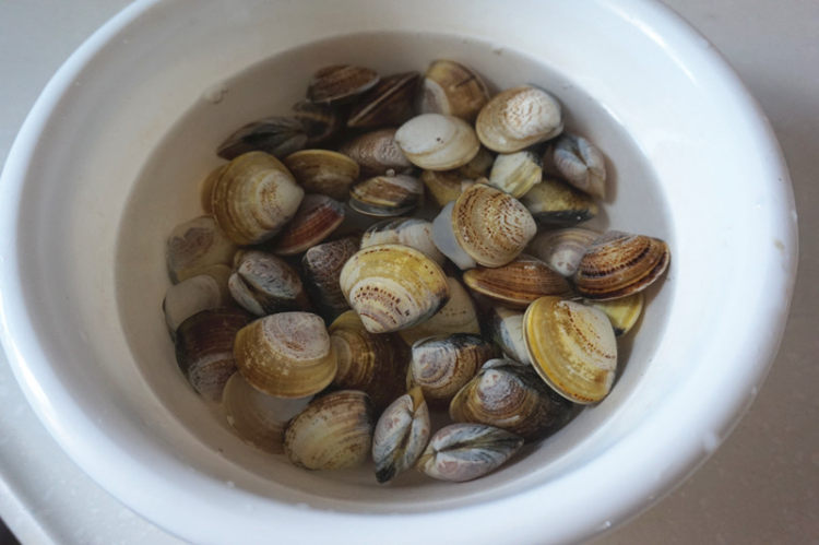 文蛤豆腐汤步骤1